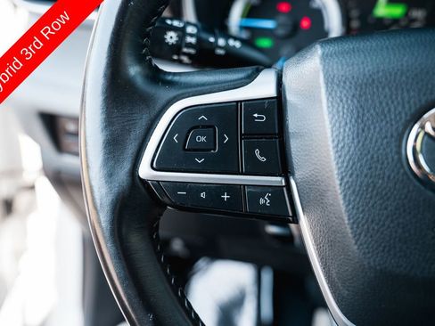 Used 2023 Toyota Highlander LE AWD/4WD image 16