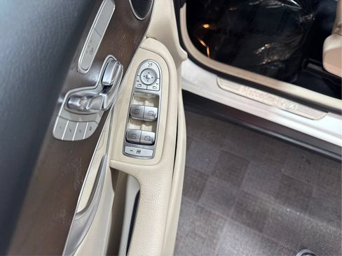 Used 2019 Mercedes-Benz GLC 300 4MATIC w/ Premium Package image 29