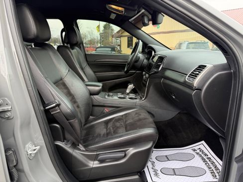 Used 2022 Jeep Grand Cherokee Laredo X image 24