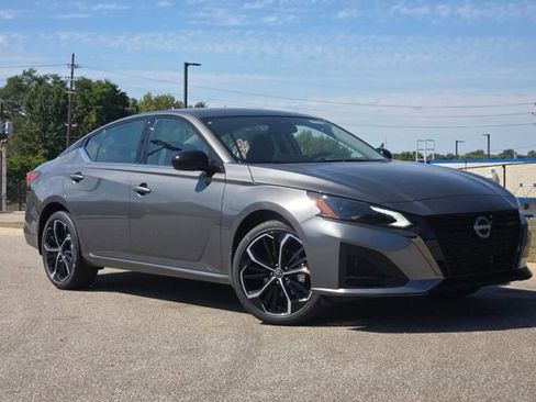 New 2025 Nissan Altima 2.5 SR w/ SR Premium Package image 2