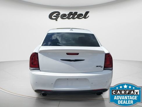 Used 2023 Chrysler 300 C image 4