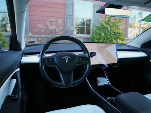 Used 2018 Tesla Model 3 Long Range image 11