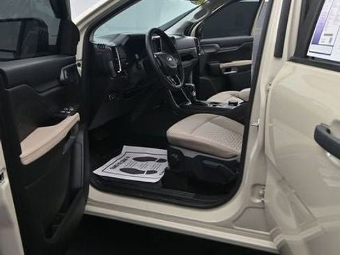 Used 2025 Ford Ranger XLT w/ Chrome Accent Package AWD/4WD image 17