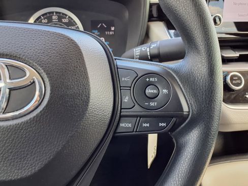 Used 2022 Toyota Corolla LE image 15