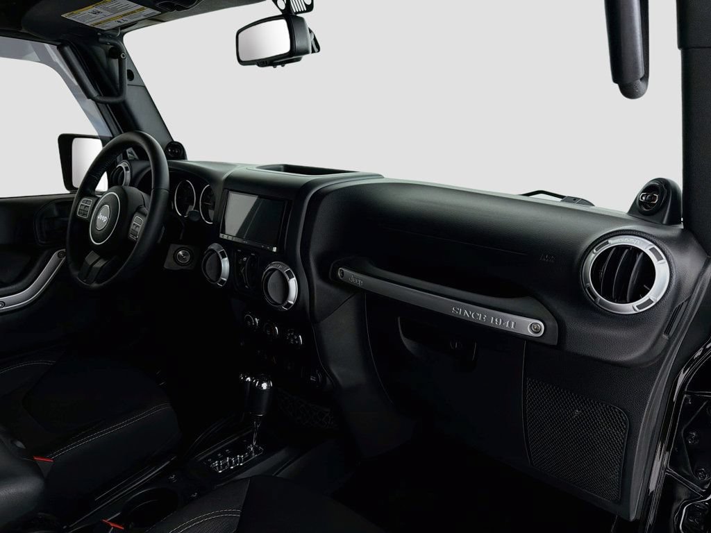 Used 2013 Jeep Wrangler Unlimited Sahara w/ Connectivity Group AWD/4WD image 26