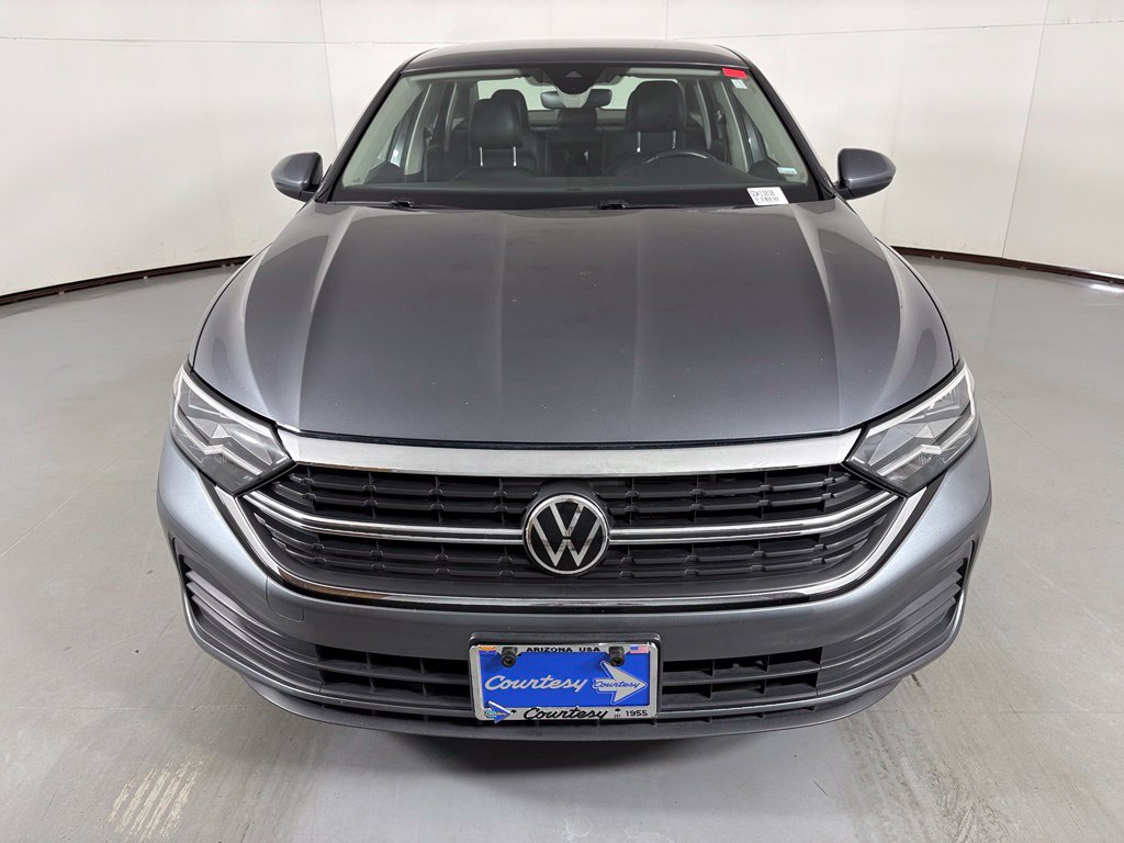 Used 2024 Volkswagen Jetta SE FWD image 3