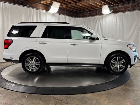 Used 2023 Ford Expedition Limited AWD/4WD image 6