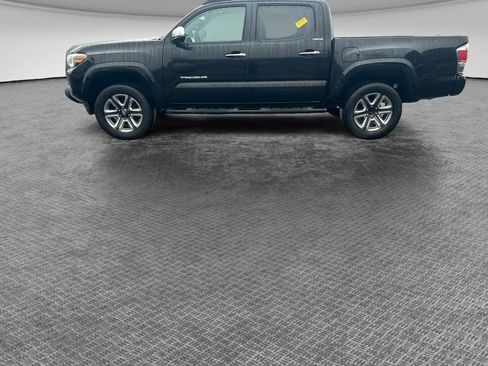 Used 2017 Toyota Tacoma Limited w/ Tow Package image 7