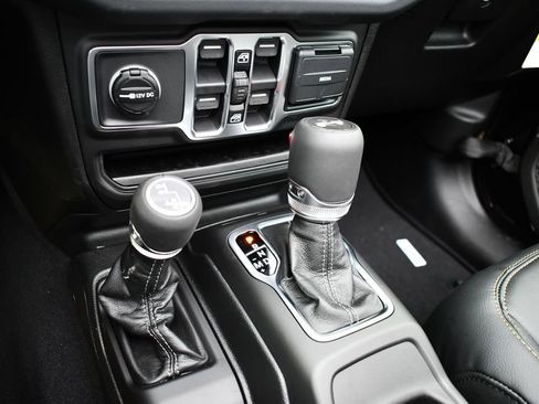 New 2026 Jeep Wrangler Unlimited Sahara AWD/4WD image 16