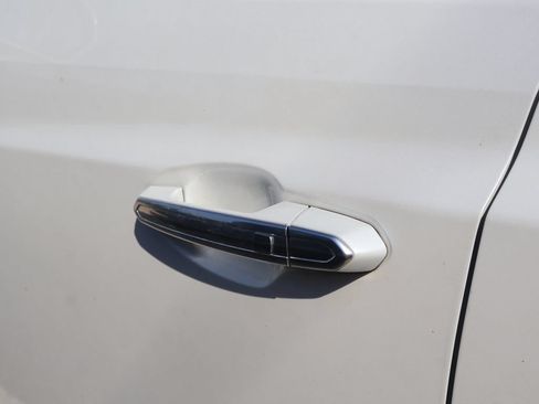 Used 2017 Cadillac XT5 FWD image 24