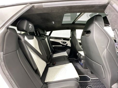 Used 2021 Lamborghini Urus Base image 29