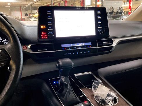 Used 2024 Toyota Sienna LE image 19