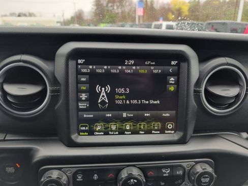 Used 2022 Jeep Wrangler Unlimited Sahara w/ Cold Weather Group AWD/4WD image 19