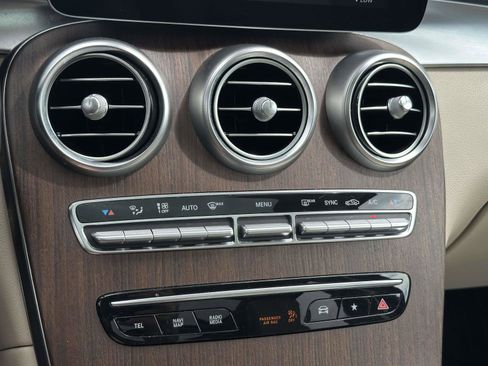 Used 2020 Mercedes-Benz GLC 300 4MATIC w/ Multimedia Package image 27
