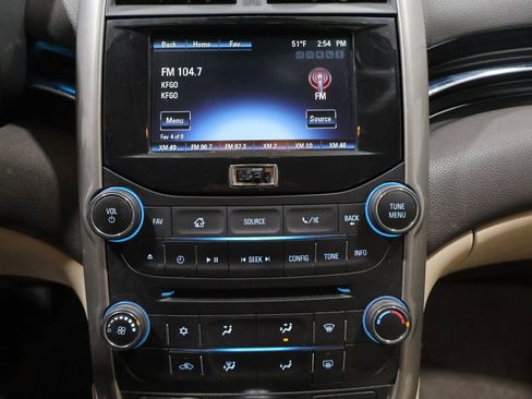 Used 2015 Chevrolet Malibu LT image 21