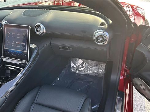 Used 2023 Mercedes-Benz SL 63 AMG 4MATIC image 17