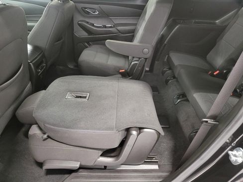Used 2023 Chevrolet Traverse LT image 24