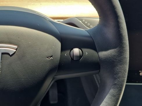 Used 2023 Tesla Model Y AWD image 19