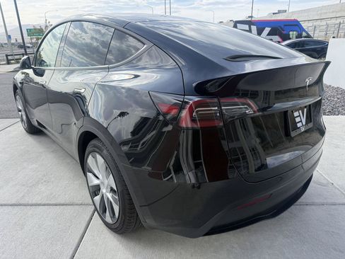 Used 2024 Tesla Model Y Long Range RWD image 6
