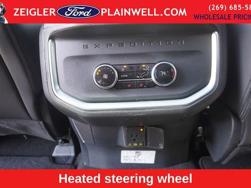 Used 2025 Ford Expedition Max Platinum image 17
