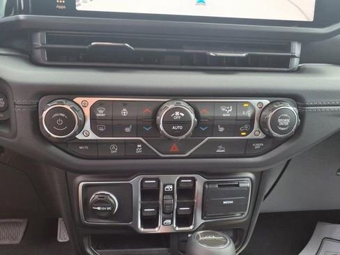 New 2025 Jeep Gladiator Sport image 14