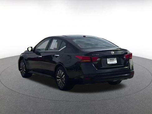 Used 2025 Nissan Altima 2.5 SV image 9
