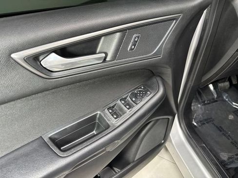 Used 2018 Ford Edge SE FWD image 9