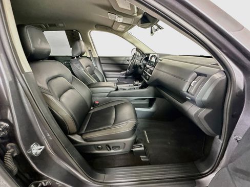 Used 2025 Nissan Pathfinder SL FWD image 33