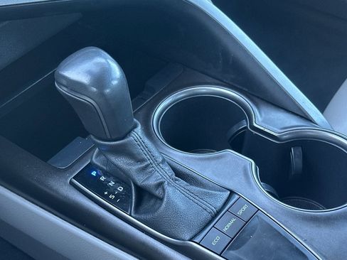 Used 2022 Toyota Camry SE image 21