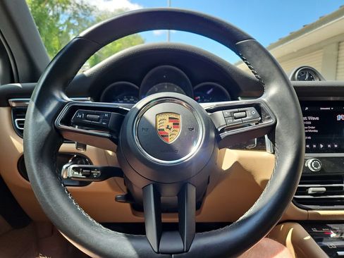 Certified 2023 Porsche Macan S AWD/4WD image 33