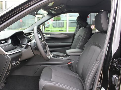 New 2025 Jeep Grand Cherokee Laredo X w/ Luxury Tech Group I image 11