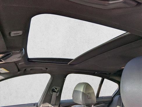 Used 2019 BMW 530i w/ Convenience Package image 16