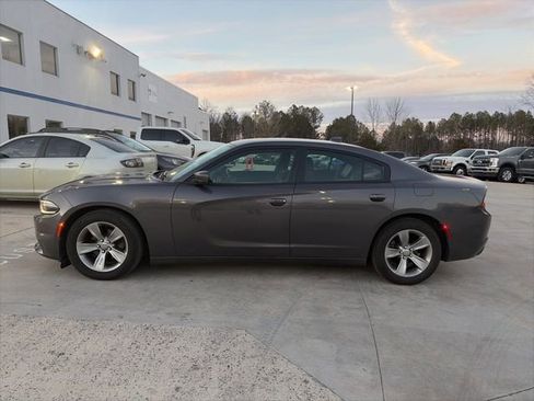 Used 2018 Dodge Charger SXT Plus image 4