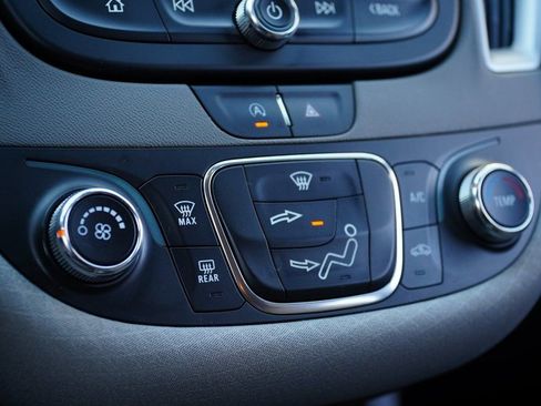 Used 2022 Chevrolet Malibu LS FWD image 17
