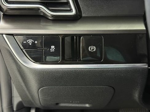 Used 2024 Kia Sportage EX FWD image 14