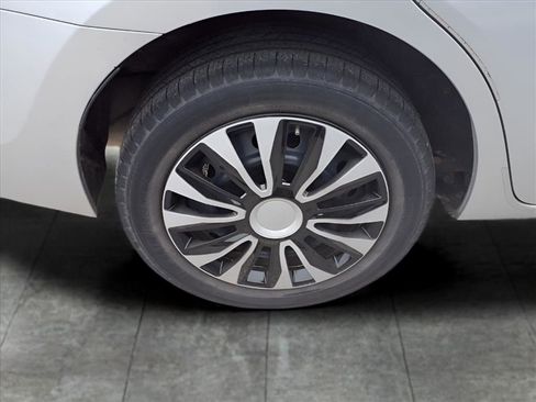 Used 2016 Toyota Corolla LE image 7