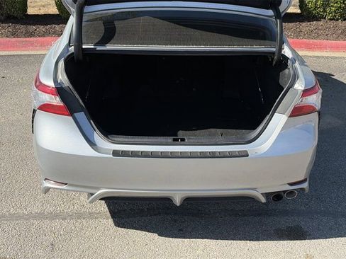 Used 2020 Toyota Camry SE image 6