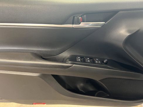 Used 2020 Toyota Camry SE w/ Carpet Mat Package AWD/4WD image 9