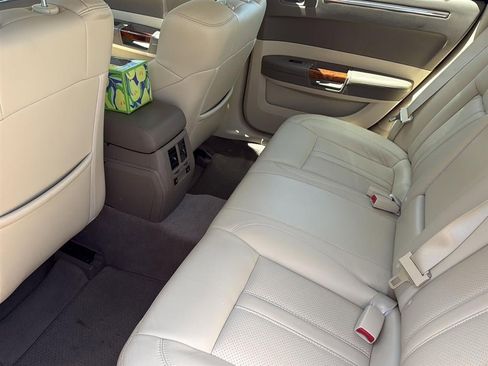 Used 2009 Chrysler 300 C RWD image 13