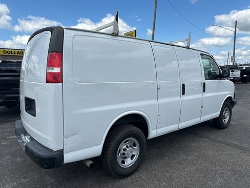Used 2018 Chevrolet Express 2500 image 15