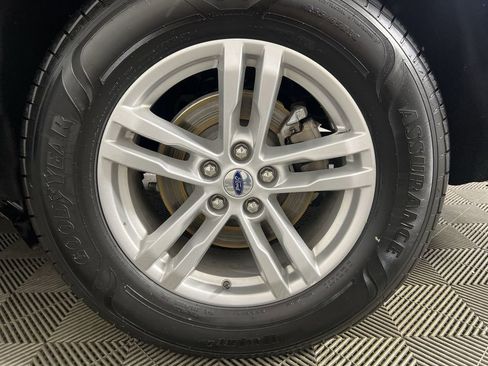 Used 2023 Ford Explorer XLT w/ Equipment Group 202A AWD/4WD image 33