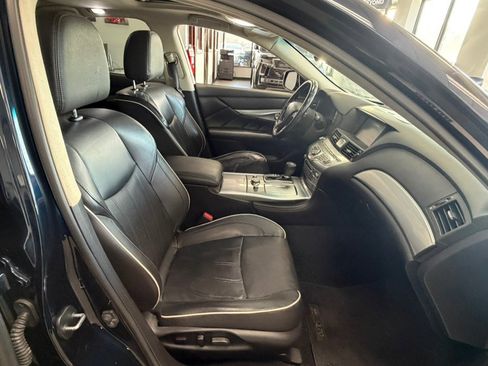 Used 2019 INFINITI Q70 Luxe RWD image 27