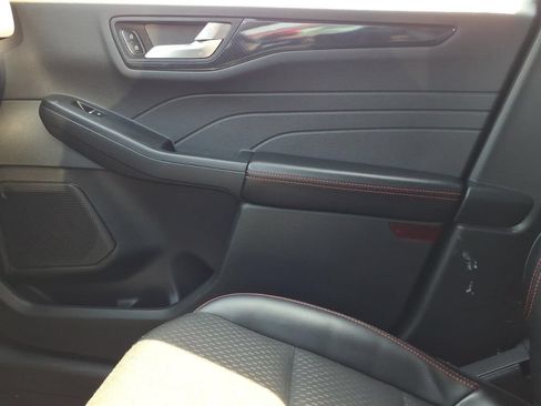 Used 2025 Ford Escape ST-Line FWD image 25