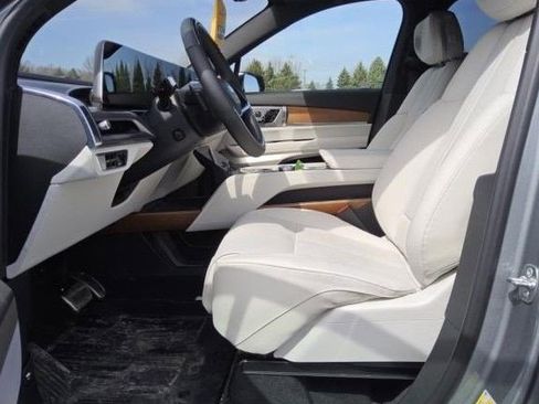Certified 2026 Cadillac Vistiq Sport w/ LPO, Floor Liner Package AWD/4WD image 5