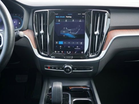 Used 2024 Volvo S60 B5 Plus image 24