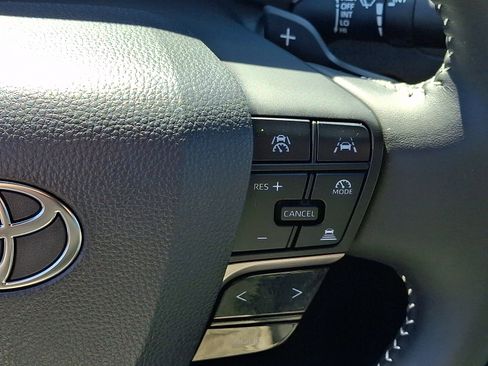 Used 2025 Toyota Camry SE image 23