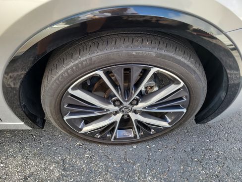 Certified 2024 Toyota Prius XLE FWD image 9