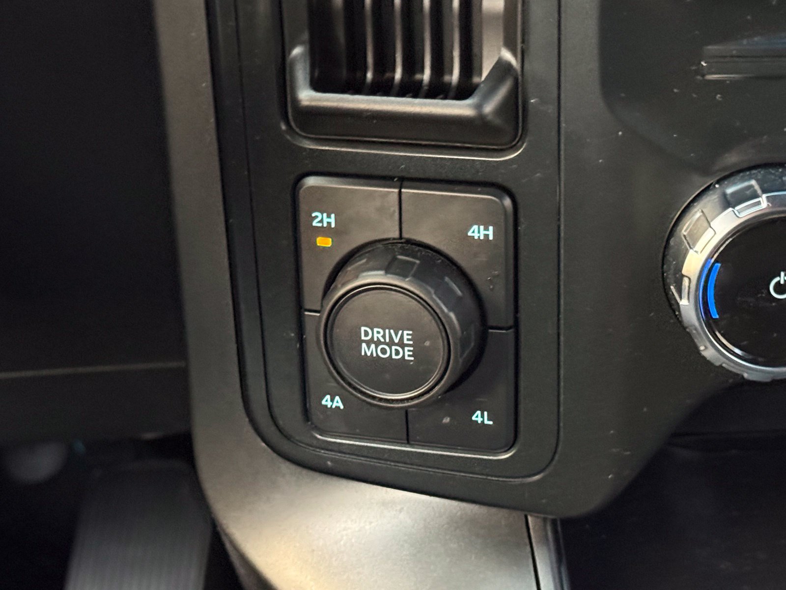 Used 2024 Ford F150 Lariat AWD/4WD image 25