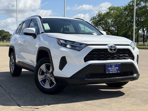 Used 2024 Toyota RAV4 XLE FWD image 2