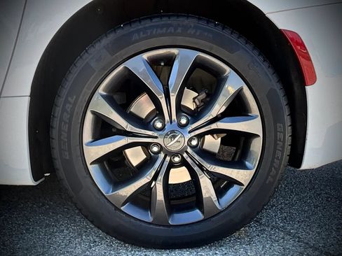 Used 2018 Chrysler Pacifica Touring-L Plus w/ Advanced Safetytec Group FWD image 38